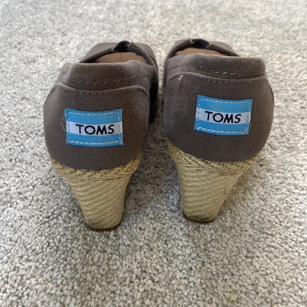 Woman’s Toms Wedge